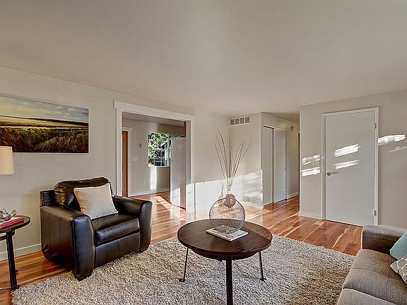 3rd image of 1618 167th Ave NE