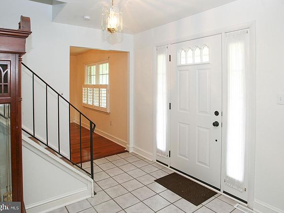 2nd image of 208 Seminole Dr