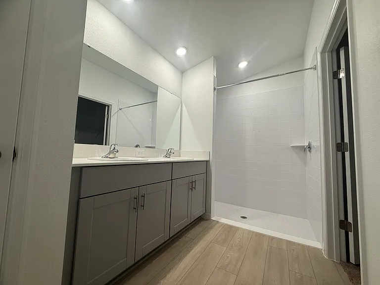 5465 San Pietro Dr — Photo 15