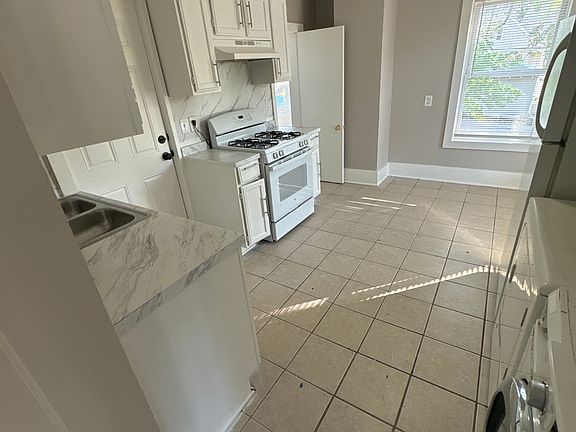 3rd image of 2918 Colfax Ave N #2
