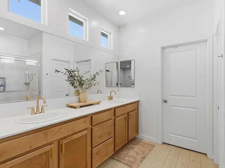 12529 Maclure Dr — Photo 6
