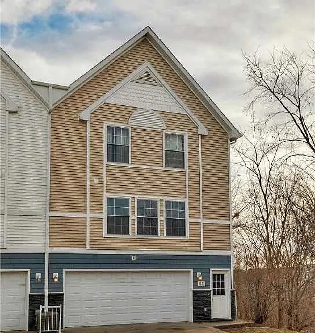2 Bedroom Townhouse Available for Rent! — Photo 3