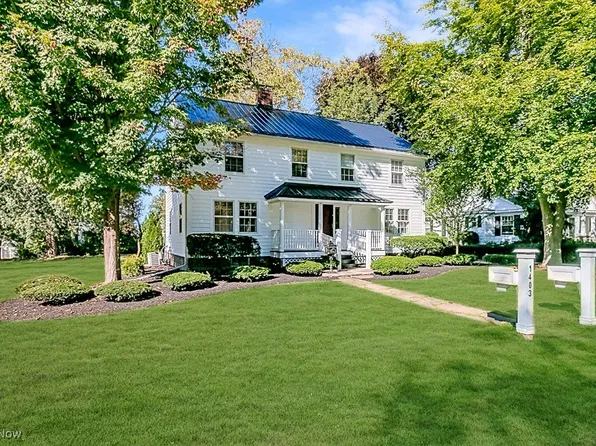 1403 Pine Dr, Ashtabula, OH 44004