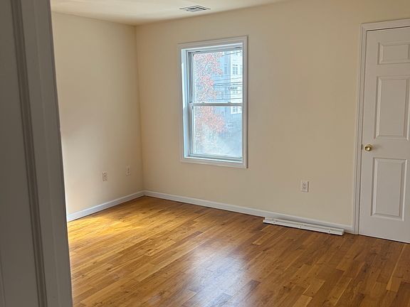 2nd image of 27 E Elizabeth Ave