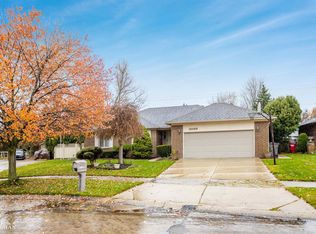 16500 Woodstream Dr, Clinton Township, MI
