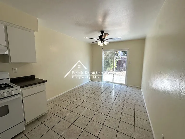 10262 Mills Station Rd — Photo 4