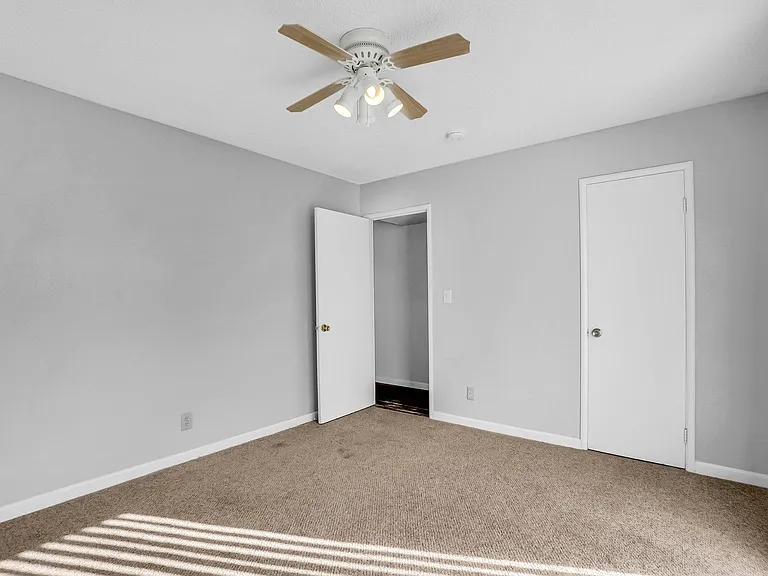 Ethan Apartments — Photo 12
