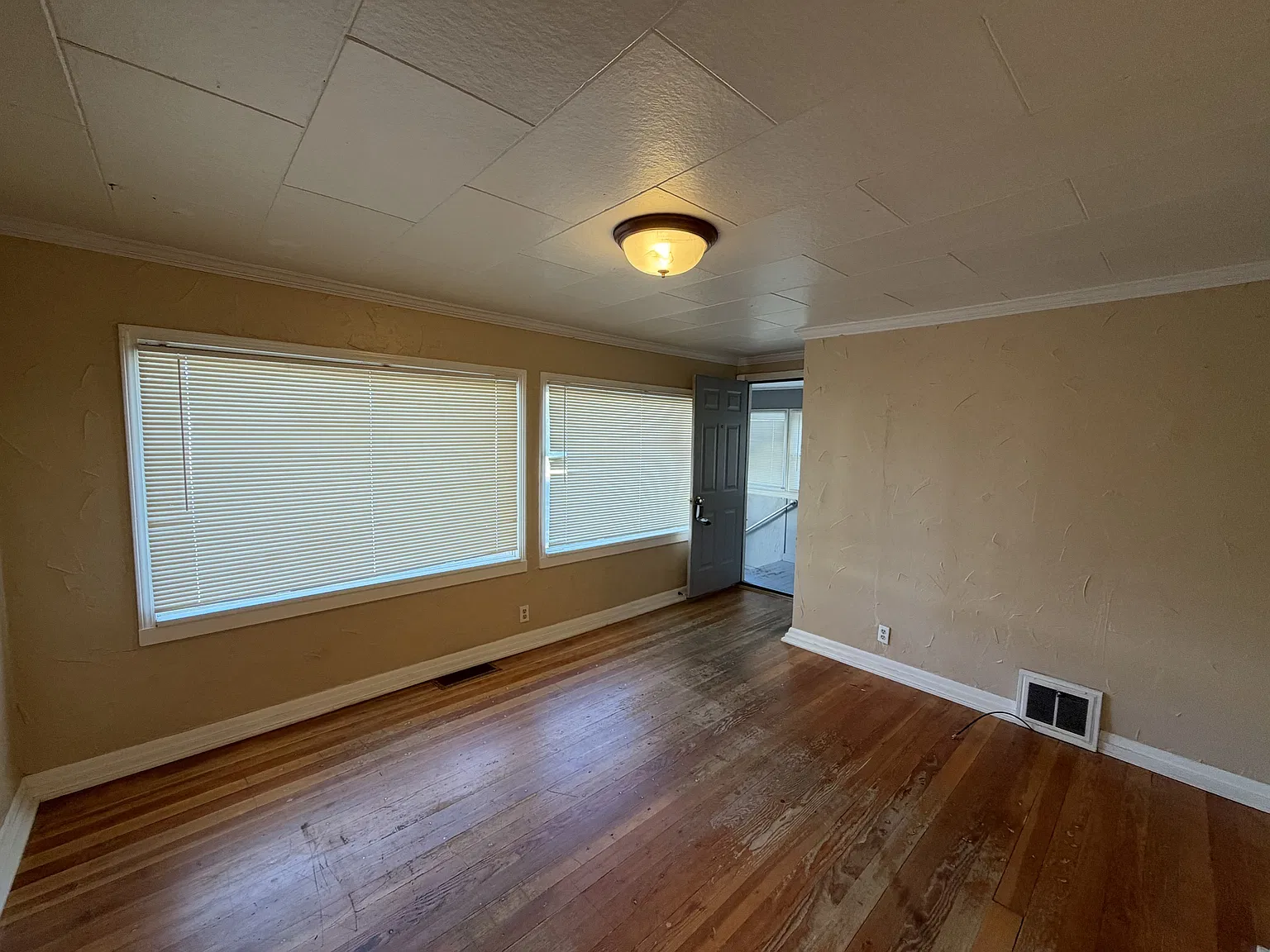 836 Howard Avenue - 1 — Photo 2
