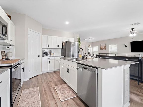 3rd image of 34316 Verbena St
