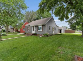962 15th Pl NE, Mason City, IA 50401