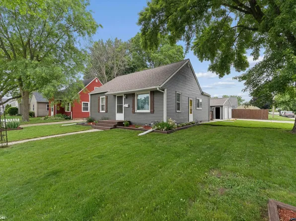 962 15th Pl NE, Mason City, IA 50401