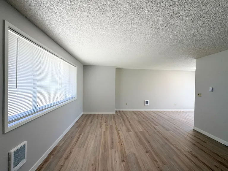 6127 - 6131 Onyx Avenue — Photo 5