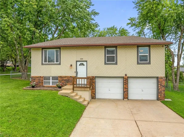 1224 R D Mize Rd, Grain Valley, MO 64029