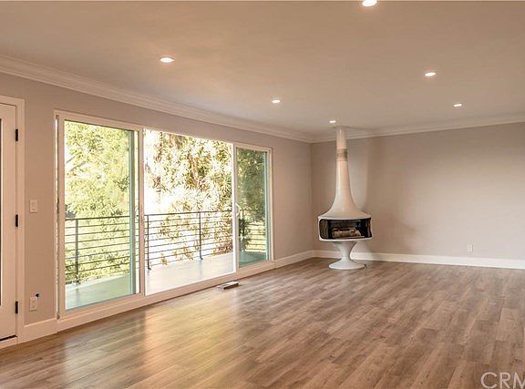 3rd image of 1051 W Avenue 37