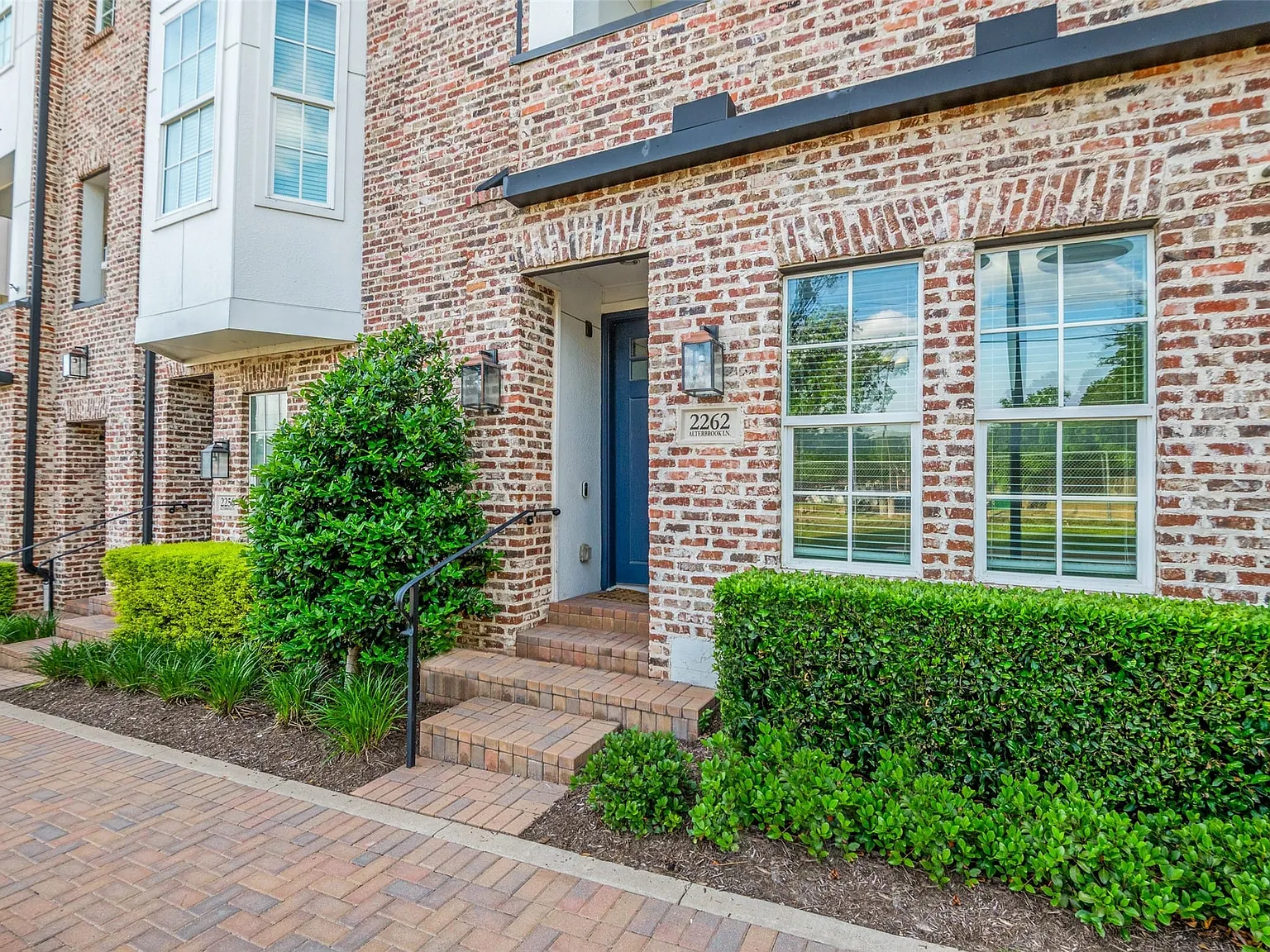 3 bed, 3.5 bath, 2046 sqft, $3,600 — Photo 2