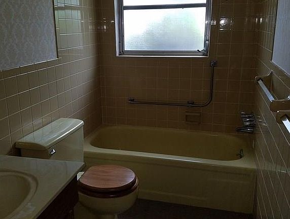 5th image of 67 S Columbus St