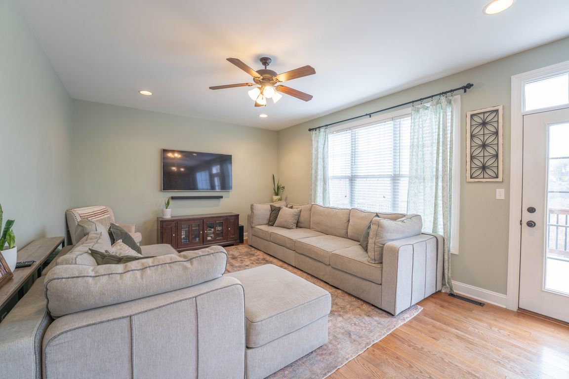 next background image