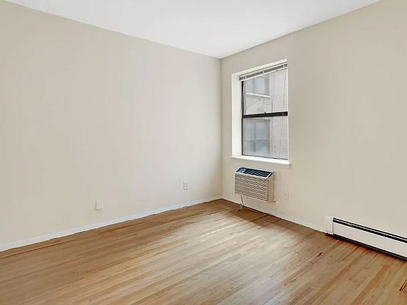4th image of 361 W 52nd St #3G
