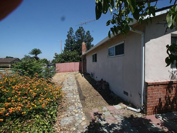 3rd image of 2855 Cornwall Dr