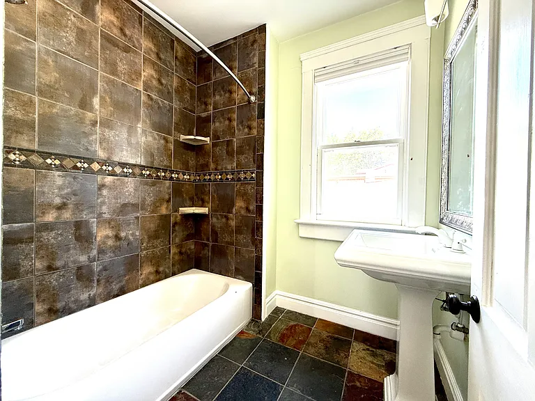 1421 Mapleton Ave — Photo 22