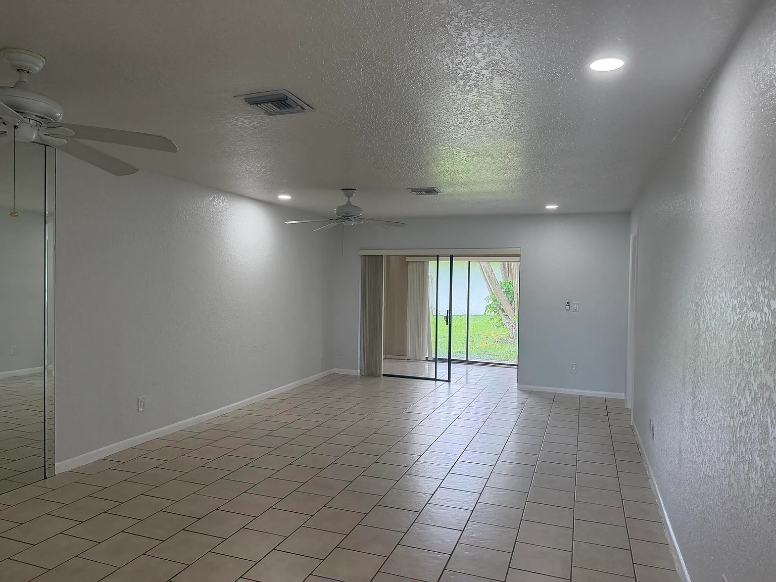 3 bed, 2.0 bath, 1425 sqft, $2,600 — Photo 4