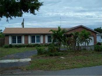 2nd image of 920 SW 52nd Ave