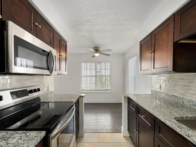 4624 San Jacinto St #D — Photo 5