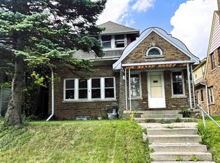 1222 W Capitol Dr, Milwaukee, WI 53206