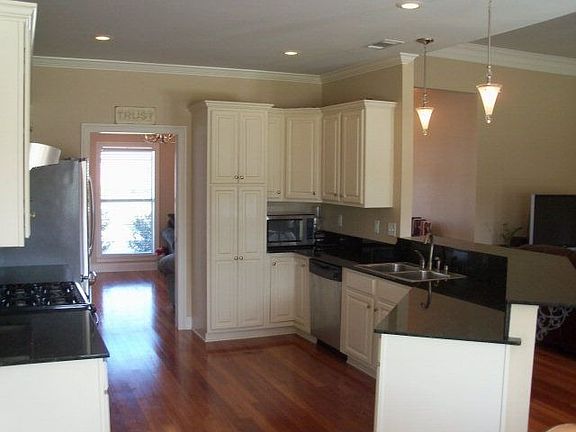 5th image of 240 Brentwood Dr