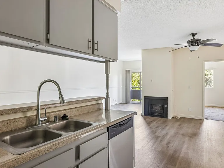 8541 Foothill Blvd., Sunland — Photo 55