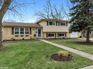 332 Nellie Ct, Glenview, IL