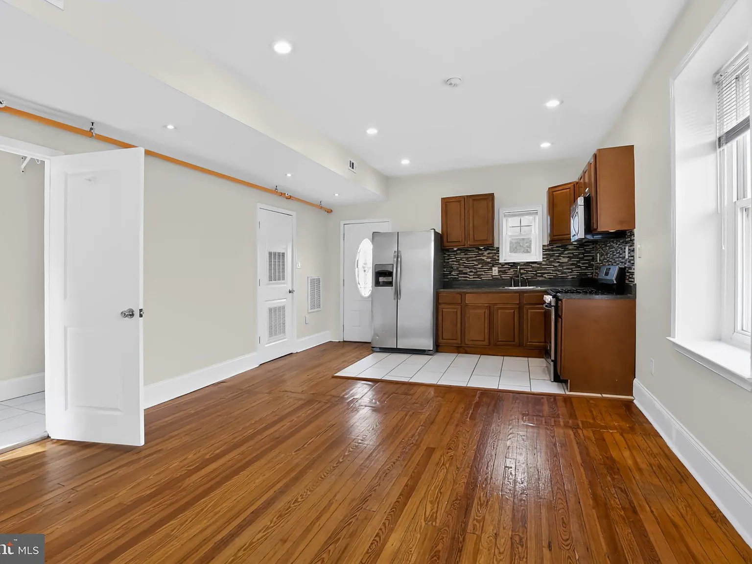 3 bed, 1.5 bath, 1350 sqft, $1,850 — Photo 3