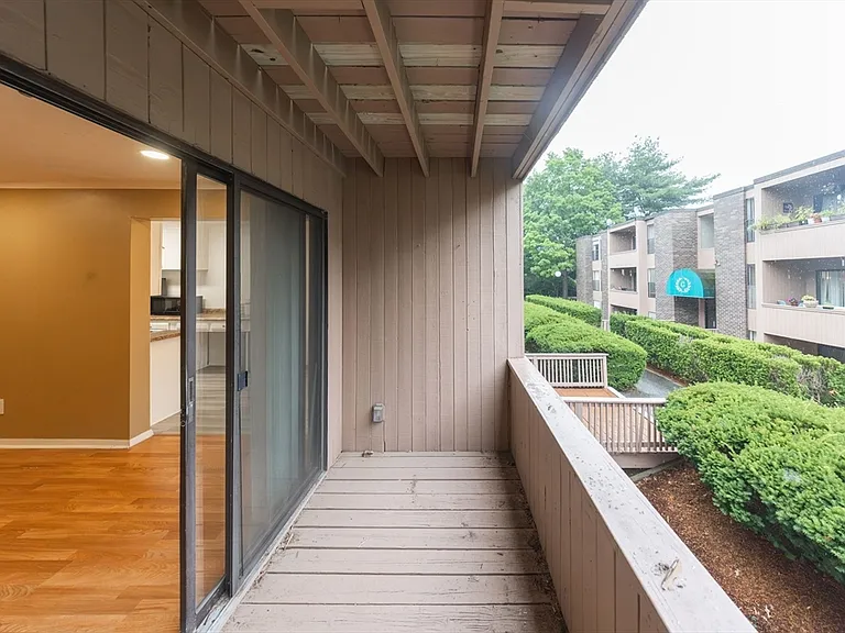 30 Shrewsbury Green Dr #G — Photo 12