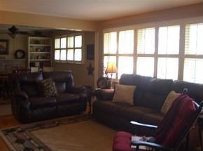 5th image of 1917 Oakwood Dr