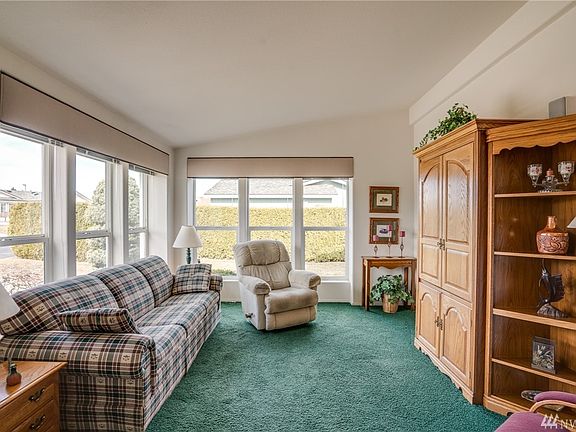4th image of 572 Canyon Dr