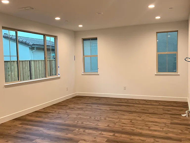 1082 S Noble Fir Pl — Photo 3