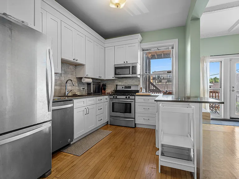 923 W Belle Plaine Ave #2 — Photo 3