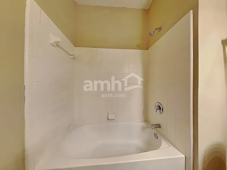 9426 Staplehurst Dr S — Photo 18