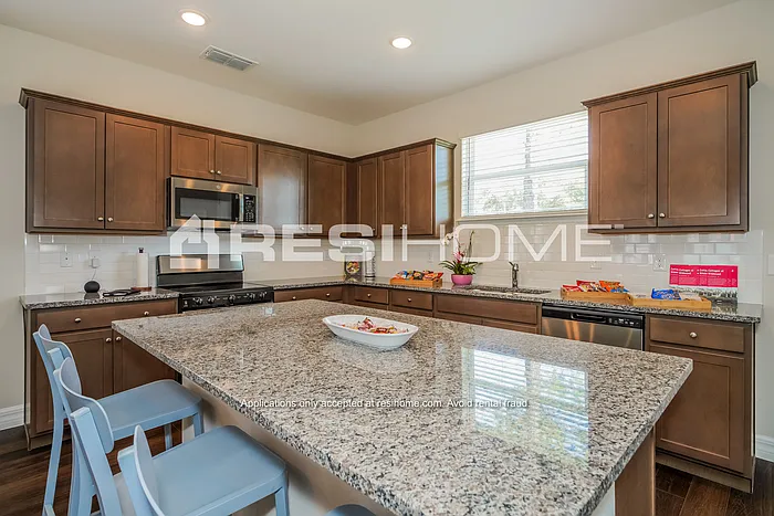 3 bed, 2.5 bath, 1604 sqft, $1,815 — Photo 4