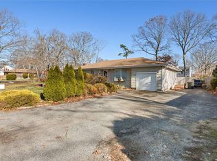 171 Hounslow Rd, Shirley, NY 11967