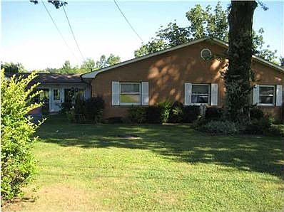 1st image of 765 Lakeshore Dr W