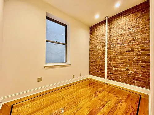 59 W 10th St #2D Photo 1 59 W 10th St #2D Photo 1