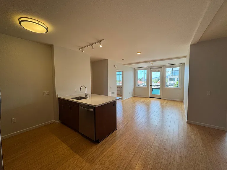 Addison Arts Apartments — Photo 184