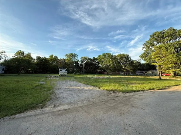 1514 Catalina St, Coffeyville, KS 67337