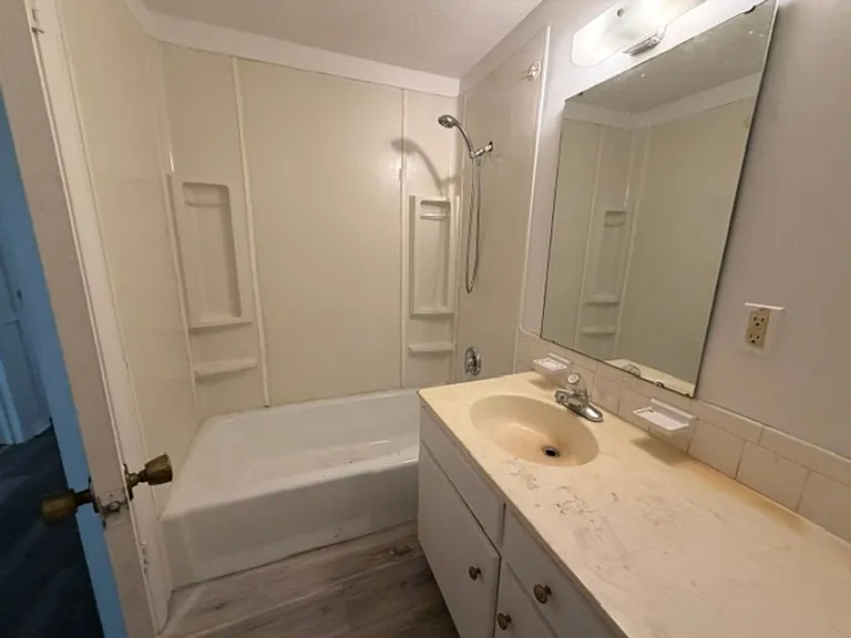 2101 Ottawa St — Photo 103