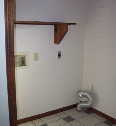 Washer/dryer hookups