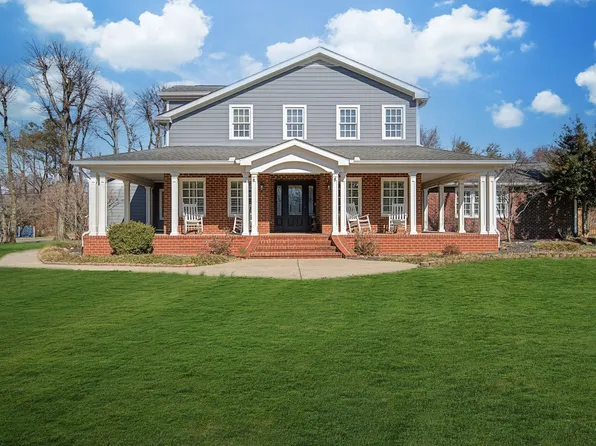 5032 Twin Lakes Dr, Old Hickory, TN 37138