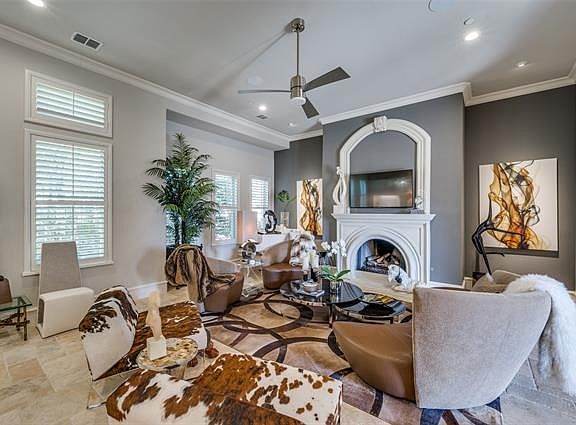2nd image of 6816 Dalmatia Dr