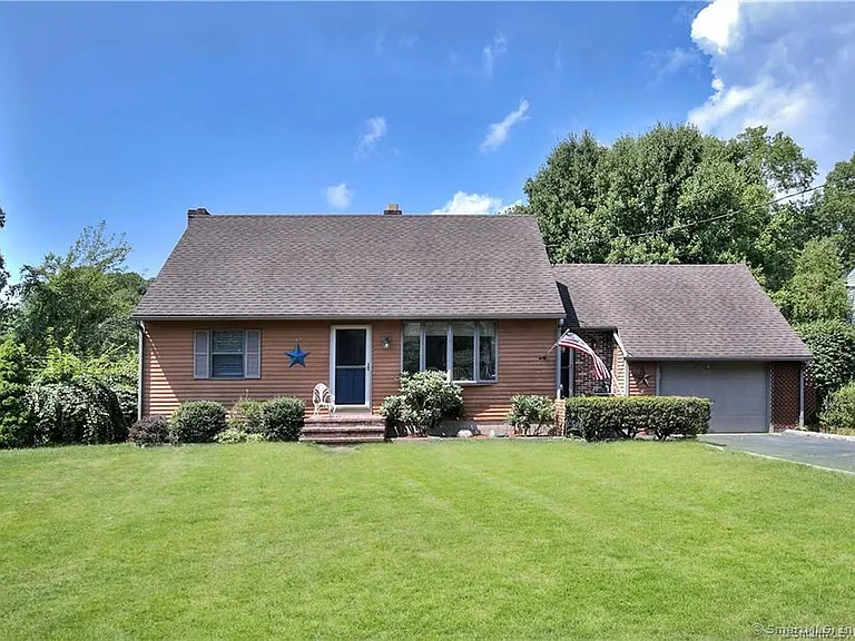 151 Sasapequan Rd — Photo 3