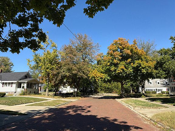 5th image of 236 N Dennis Ave